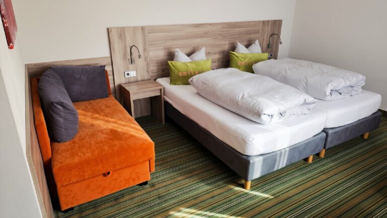 Modernes Gästezimmer im Gästehaus König im Remstal