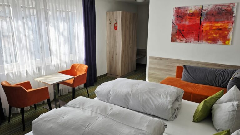 Gästezimmer mit komfortabler Ausstattung im Gästehaus König in Weinstadt-Endersbach